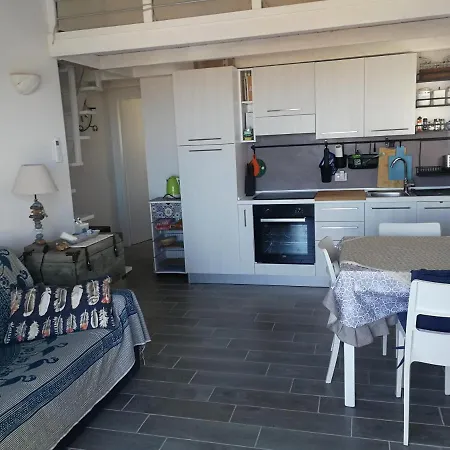 Attico Il Sole 아파트 카스텔사르도